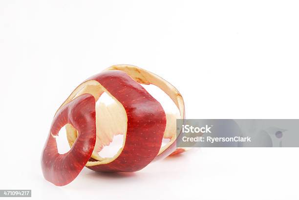 Apple Drehen Auf Weißem Hintergrund Stockfoto und mehr Bilder von Apfel - Apfel, Schale, Weißer Hintergrund