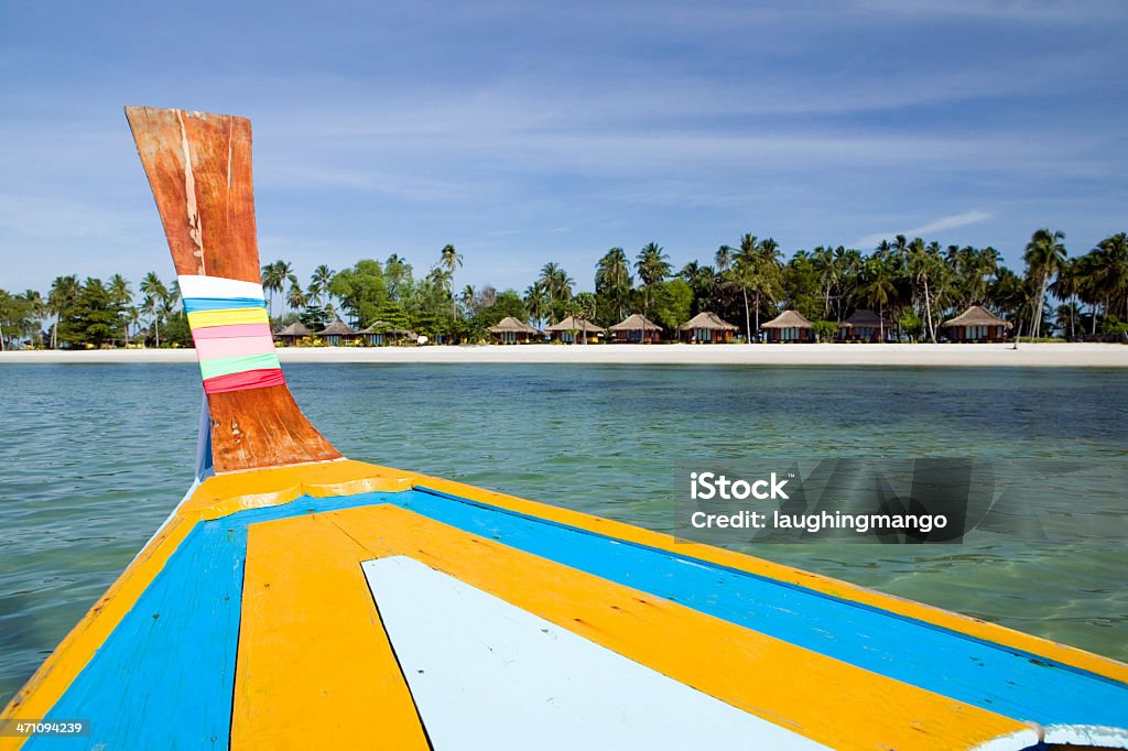 longtail boat koh mook trang Tailandia island - Foto de stock de Agua libre de derechos