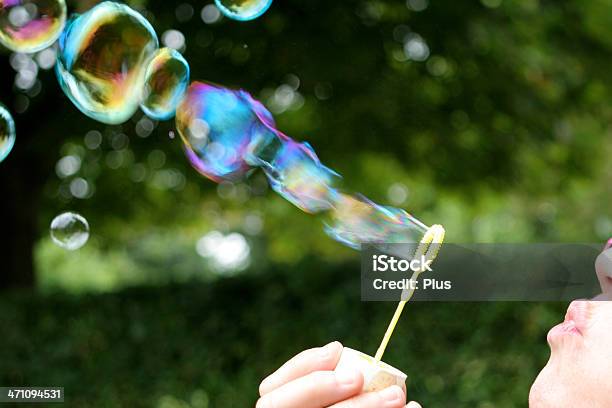 Мыльные Пузыри — стоковые фотографии и другие картинки Взрослый - Взрослый, Горизонтальный, Движение
