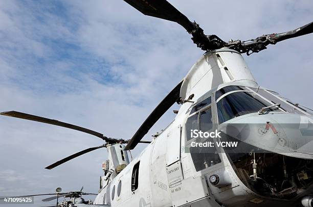 Boeing Vertol Chinook Helicóptero Foto de stock y más banco de imágenes de Autoridad - Autoridad, Cielo, Cirro