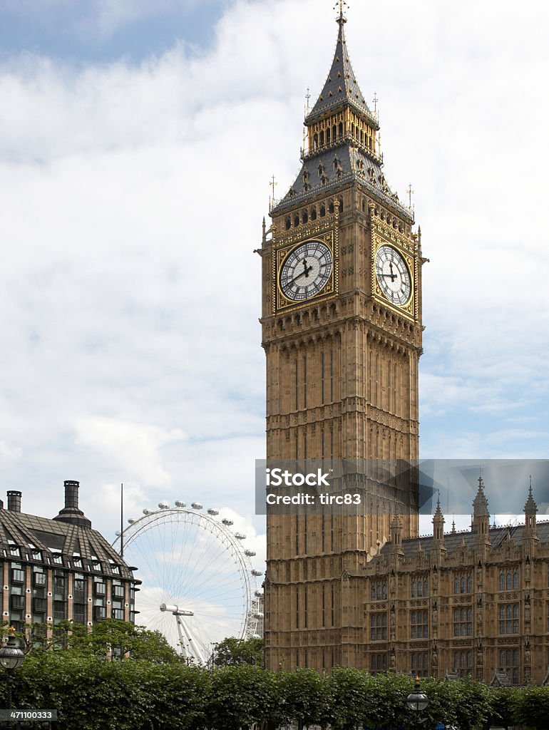 Big Ben i London Eye w tle - Zbiór zdjęć royalty-free (Anglia)