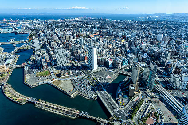 иокогама минато мираи 21 - marin tower стоковые фото и изображения