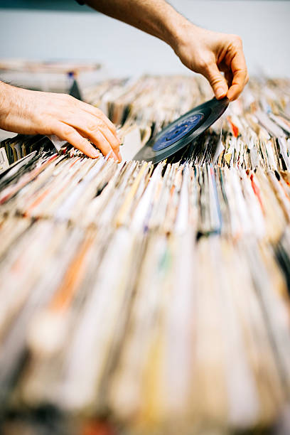 istock Second hand vinyl records in a record store, hands searching 471100868