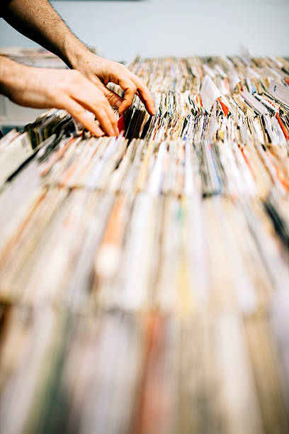 istock Second hand vinyl records in a record store, hands searching 471100886