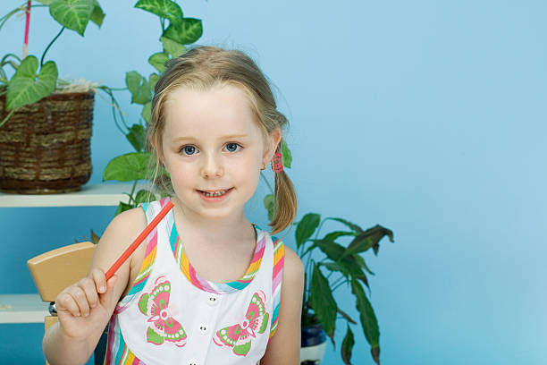 istock Little girl drawing 471101785