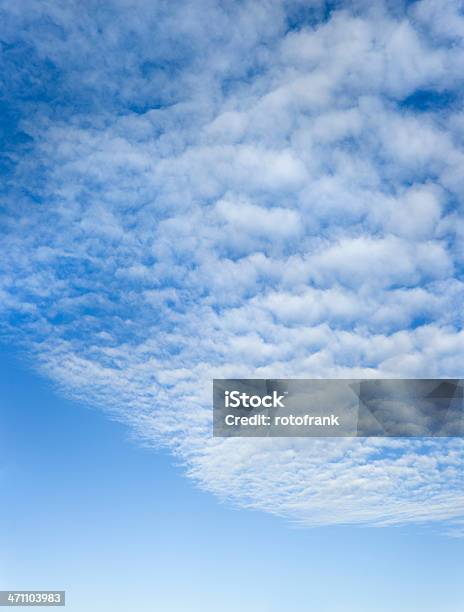 Paisagem Com Nuvens Imagem Tamanho Xxl - Fotografias de stock e mais imagens de Altocumulus - Altocumulus, Aspiração, Azul