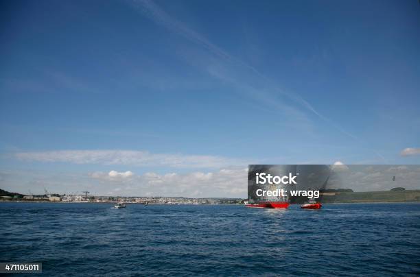 Tug Barco Ayuda Foto de stock y más banco de imágenes de Apearse - Apearse, Buque de carga, Buque tanque