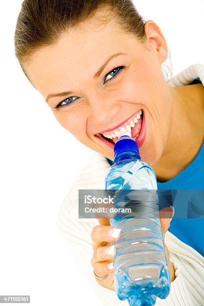 Foto de Mulher Com Água e mais fotos de stock de Adulto - Adulto, Alimentação Saudável, Azul