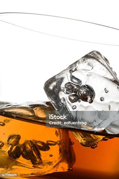 Whisky De Vidrio Foto de stock y más banco de imágenes de Bebida alcohólica - Bebida alcohólica, Comidas y bebidas, Contraluz