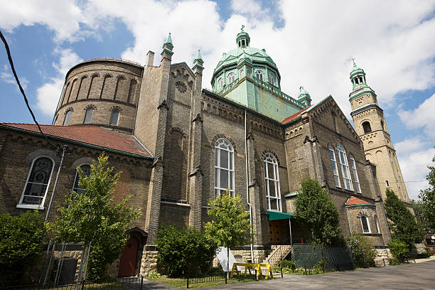 istock Romanesque Church in Chicago 471106241