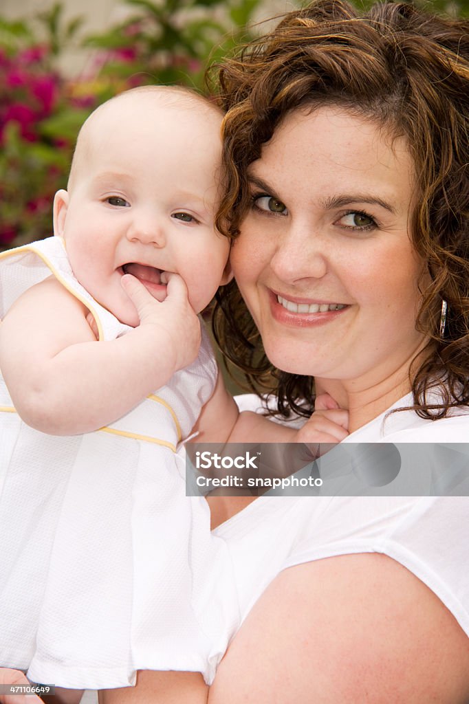 Baby mit Mama - Lizenzfrei Alleinerzieherin Stock-Foto