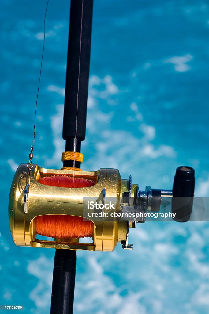 Metallo pesante piacere pesca sportiva d'altura in bobina - Foto stock royalty-free di Ambientazione esterna
