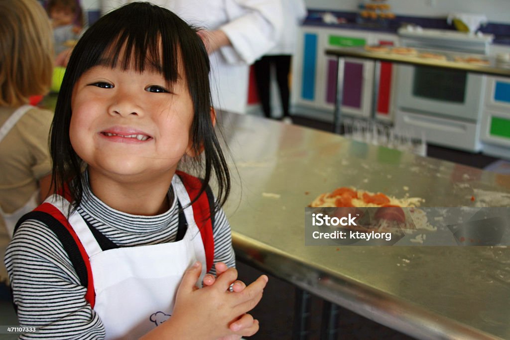 Fille chinoise fiers de la pizza, elle - Photo de Aliment libre de droits