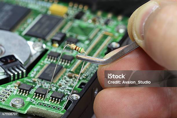 電気技師resistor - 1人のストックフォトや画像を多数ご用意 - 1人, エレクトロニクス産業, エンジニア