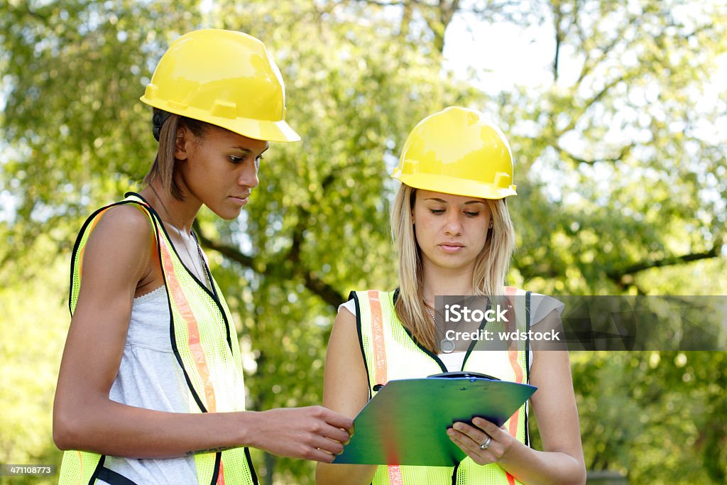 Deux travailleurs de Construction - Photo de Adulte libre de droits