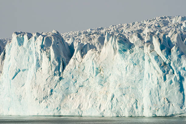 antarctique glacier - glacier antarctica crevasse ice photos et images de collection