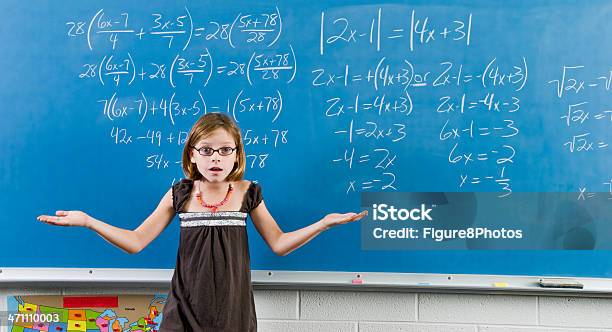 Problema Matemático - Fotografias de stock e mais imagens de Criança - Criança, Matemática - Disciplina Curricular, Óculos