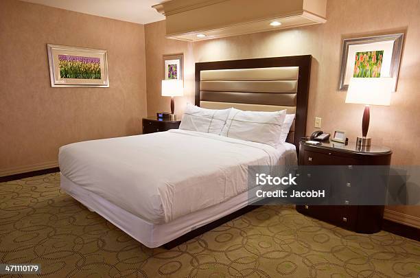 Luxuriöse Hotelzimmer Stockfoto und mehr Bilder von Beleuchtet - Beleuchtet, Bett, Bettbezug