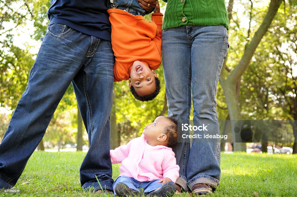 Loisirs en famille - Photo de 12-17 mois libre de droits