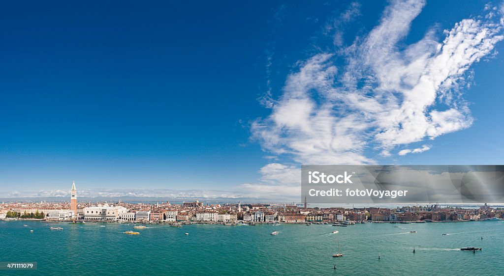 Veneza waterfront Paisagem com nuvens - Royalty-free Antigo Foto de stock