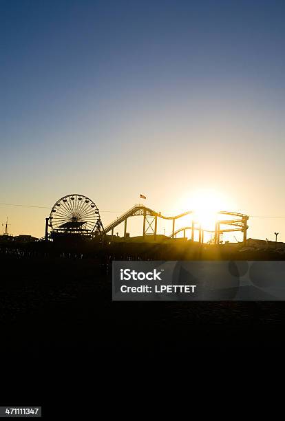 Santa Monica Пристань С Солнцем Место За Его — стоковые фотографии и другие картинки Пирс Санта-Моники - Пирс Санта-Моники, Без людей, Закат солнца