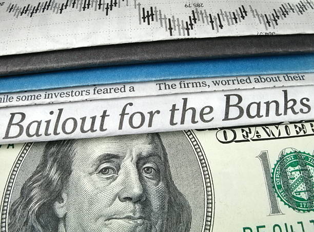 bailout para os bancos - newspaper headline newspaper wall street finance - fotografias e filmes do acervo