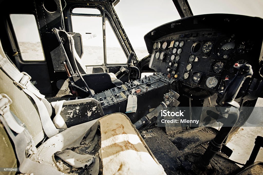 Abandonado helicóptero naufragio - Foto de stock de Helicóptero libre de derechos