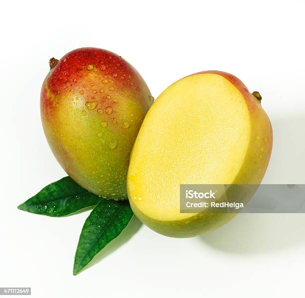 Mango Duo Con Leafs Foto de stock y más banco de imágenes de Mango - Fruta tropical - Mango - Fruta tropical, Fondo blanco, Recortable