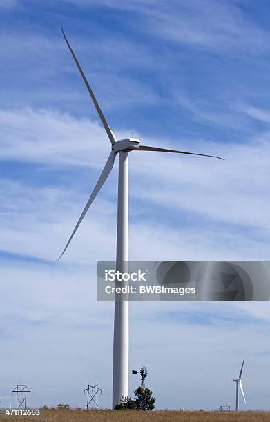 風力旧新しい - カンザス州のストックフォトや画像を多数ご用意 - カンザス州, グリーンテクノロジー, ケーブル線