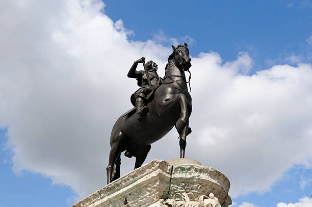 istock Statue in Trafalgar Square. 471113327