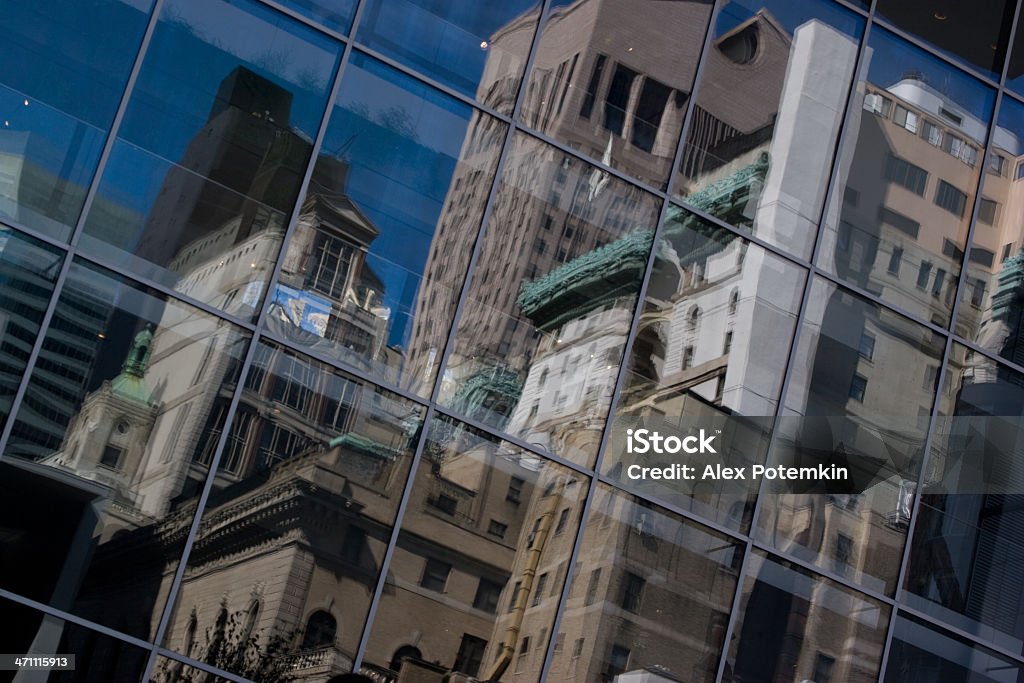 Manhattan de reflets: architecture moderne, aux États-Unis; skyscrappers de verre - Photo de Abstrait libre de droits