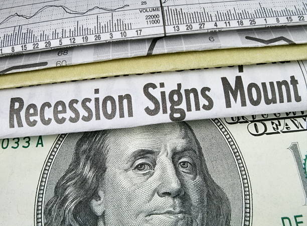 不況の標識実装 - newspaper headline unemployment finance recession ストックフォトと画像