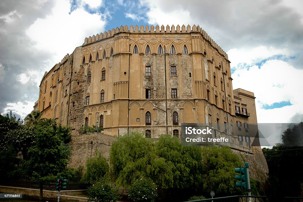 Palacio real de Palermo - Foto de stock de Palazzo dei Normanni libre de derechos
