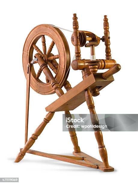 Roda De Fiar Isolado - Fotografias de stock e mais imagens de Roda de Fiar - Roda de Fiar, Figura para recortar, Antiguidade