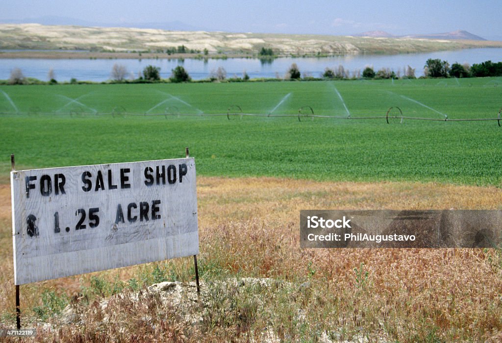 Acreage and shop for sale Acreage and shop for sale along Columbia River near White Bluffs, Washington Acre - Brazil Stock Photo