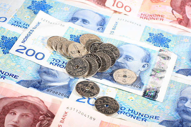 istock Norwegian printed bills and coins 471122213