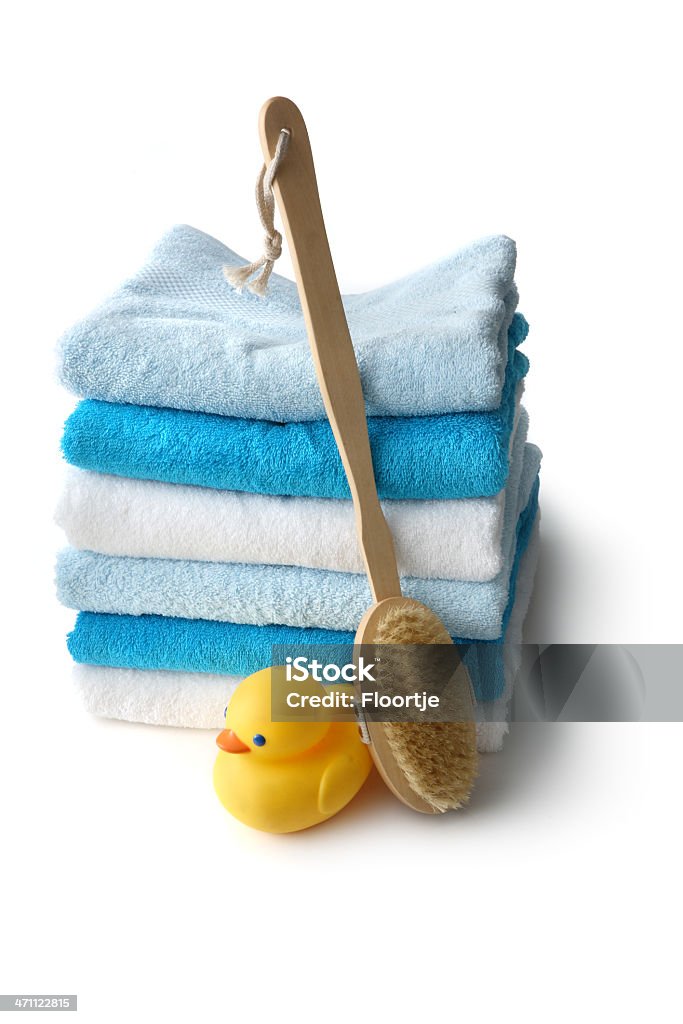 Banheiro: Toalhas, pato de borracha e escova de banho - Foto de stock de Banheira royalty-free