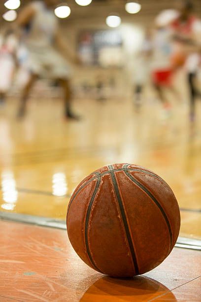istock Men's Basketball game 471124388