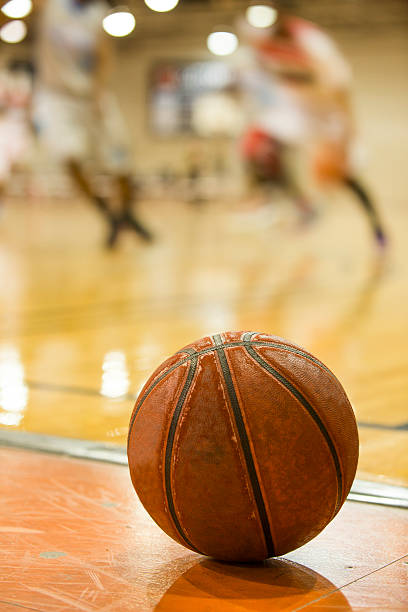 istock Men's Basketball game 471124390