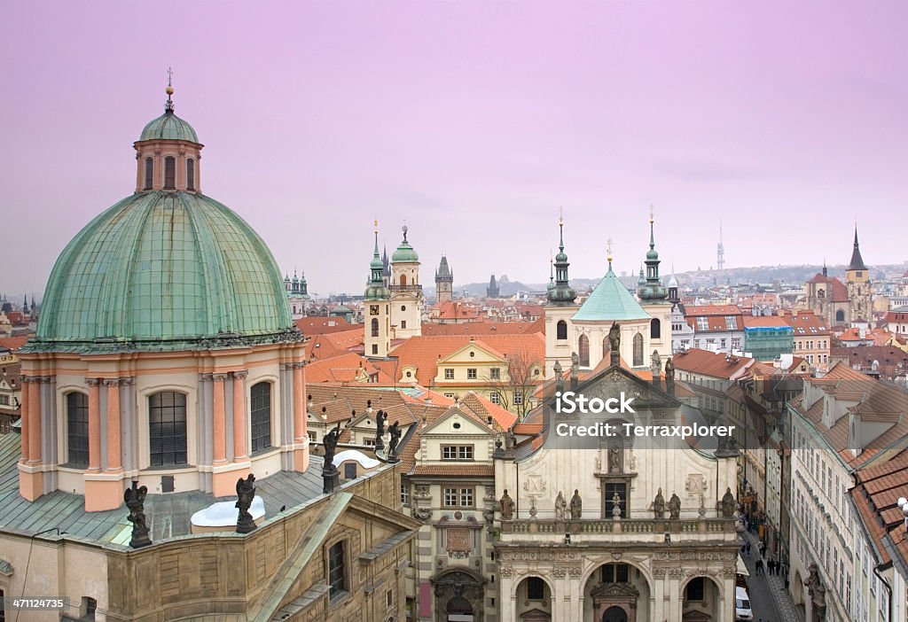 Vista de los edificios de la ciudad de Praga - Foto de stock de Aguja - Chapitel libre de derechos