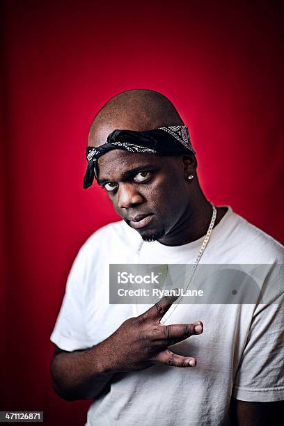 Foto de Jovem Gangster Afroamericano e mais fotos de stock de Bandana - Acessório - Bandana - Acessório, Gangsta Rap, Rap