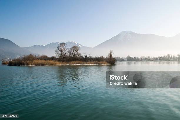 Tegernsee W Zimie Przy Zimnej Pogodzievogelinsel Am Ringsee - zdjęcia stockowe i więcej obrazów Jezioro Tegernsee