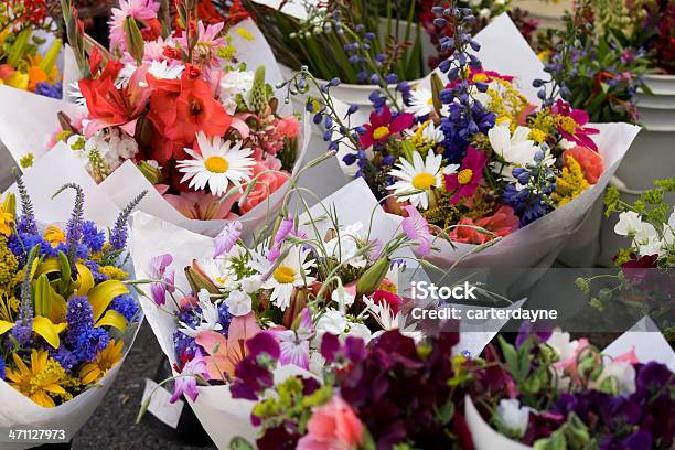 Aperto Mercato Dei Fiori Freschi - Fotografie stock e altre immagini di 2000-2009 - 2000-2009, Ambientazione esterna, Avvolto