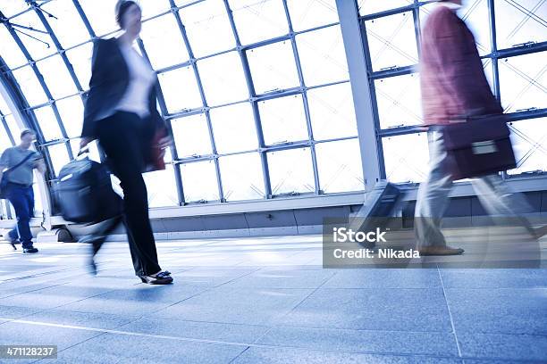 Los Trabajadores De La Ciudad Foto de stock y más banco de imágenes de Actividad - Actividad, Adulto, Aeropuerto