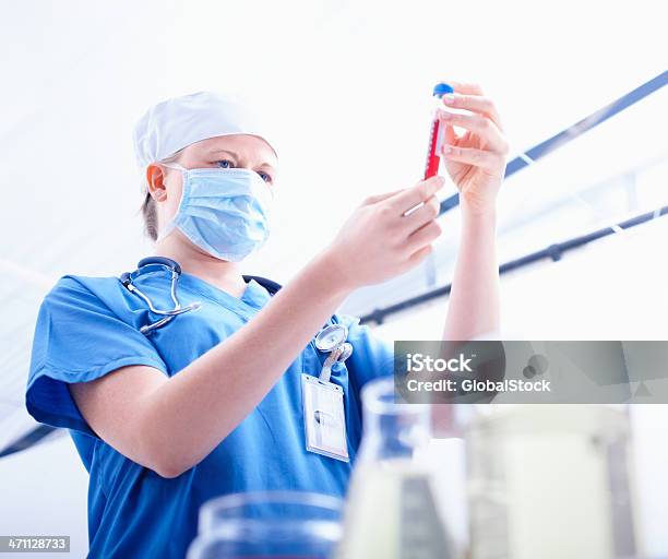 Ärztin Untersuchen Medical Test Stockfoto und mehr Bilder von Arbeitssicherheit - Arbeitssicherheit, Krankenhaus, 20-24 Jahre
