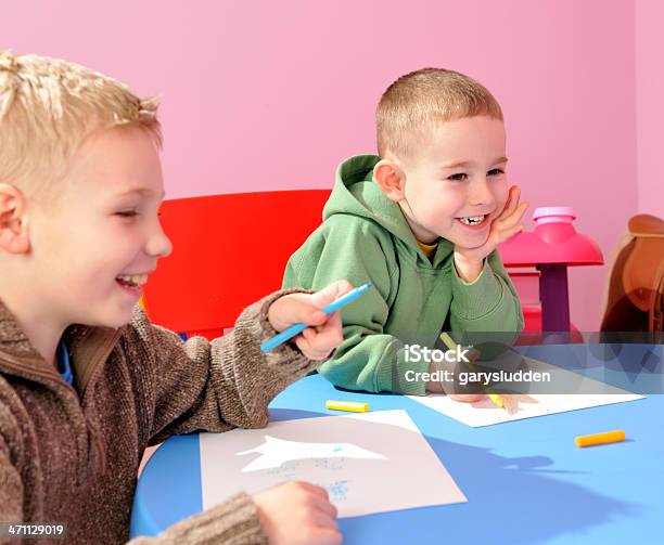 Irmãos Desenho Juntos - Fotografias de stock e mais imagens de 2-3 Anos - 2-3 Anos, 6-7 Anos, Azul