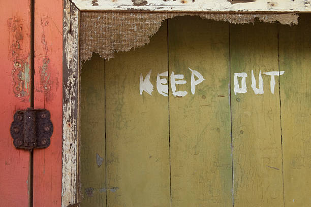 istock Keep Out Sign on Door, Grunge, Copyspace 471129447