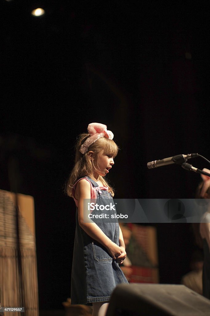 Teatro per bambini giocare - Foto stock royalty-free di Bambino