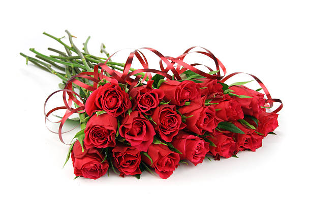 istock Large bunch of red roses and ribbon on white 471129789