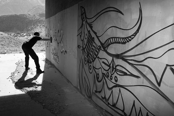 istock Graffiti Artist in Tunnel 471131185